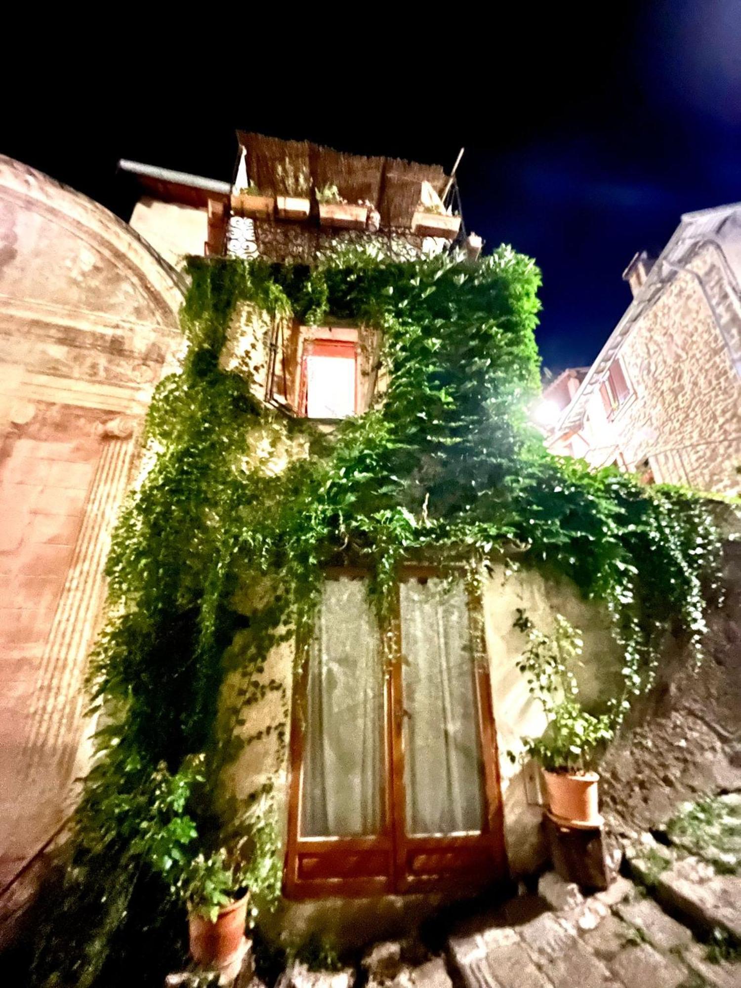 Apartamento Gite Des Remparts Lucéram Exterior foto